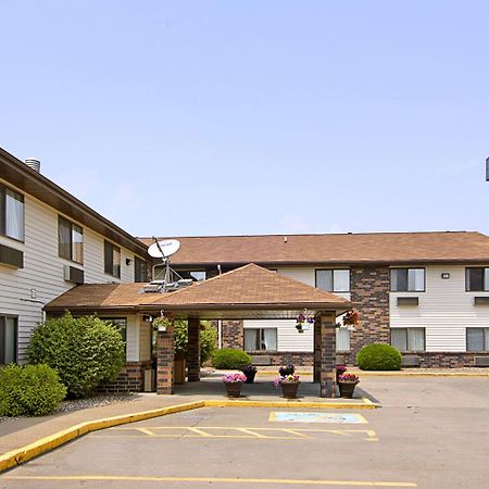 Days Inn & Suites By Wyndham Davenport East Exterior foto